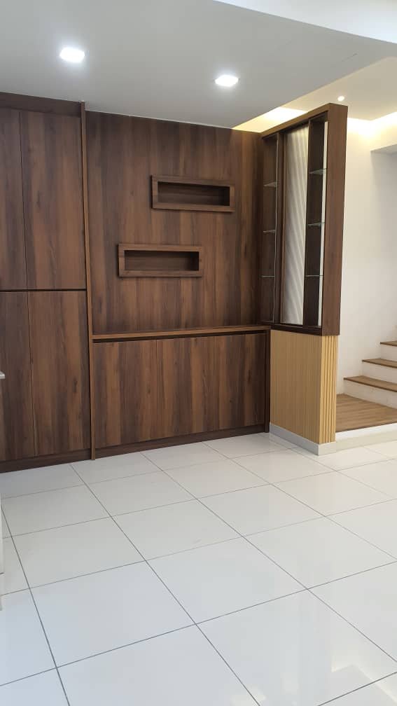 Wainscoting Wall 010